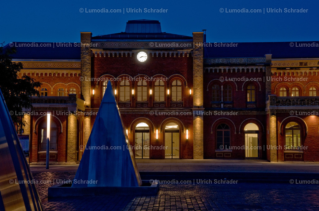 00491-1352 - Bahnhof Halberstadt | Stockfoto und Bilderpool mit Bildmaterial aus Deutschland, dem Harz, Halberstadt, Quedlinburg, Wernigerode und weltweit. Qualitativ hochwertige und professionelle Fotos anschauen und kaufen. - Realisiert mit Pictrs.com