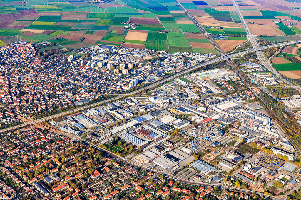 Luftbild: Ortsansicht aus Südosten von der A5 durchtrennt im Ortsteil Pfaffengrund-Nord in Heidelberg im Bundesland Baden-Württemberg in Deutschland. Foto: IMG_104228.jpg vom 31.10.2017 durch Werner Riehm/FLY-FOTO.de