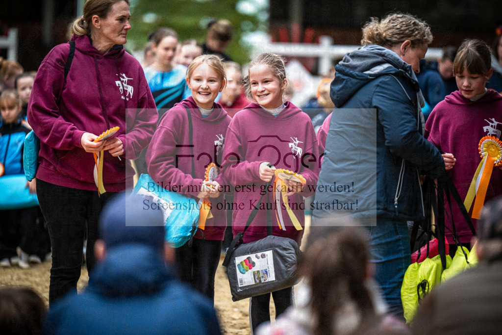 DOS_0408 | Entdecke hochwertige Reitturnierfotos von Foto Oger. Professionell, emotional und authentisch – jetzt Lieblingsmomente im Shop bestellen.Deutschlandweite Turnierfotografie. - Realisiert mit Pictrs.com