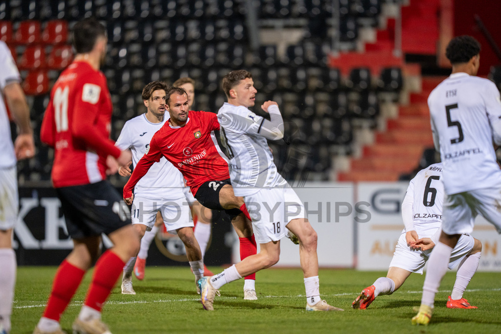SG Sonnenhof Grossaspach vs. TSV Steinbach Haiger, Fussball, Regionalliga Suedwest, 25. Spieltag, 20.03.2026 | Fabian Eisele (SG Sonnenhof Großaspach, #23),SG Sonnenhof Grossaspach vs. TSV Steinbach Haiger, Fussball, Regionalliga Suedwest, 25. Spieltag, 20.03.2026Foto: photosbyphips/Philip Ziegler