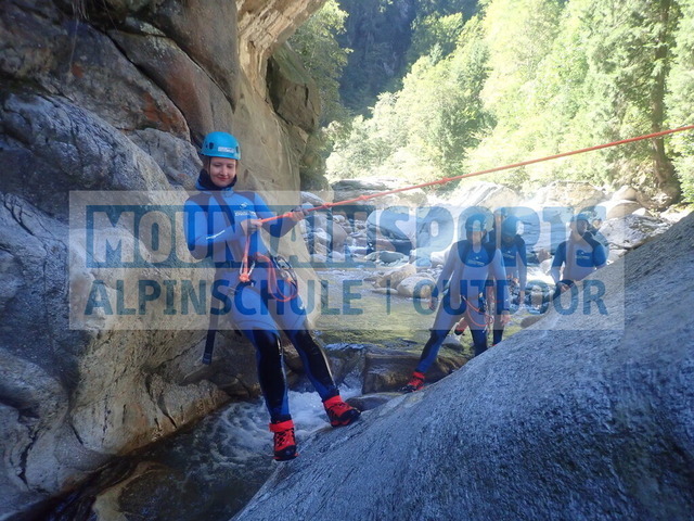 PC020011 | Bestelle die Bilder deines Berg- oder Wasser-Abenteuers mit Mountain Sports bequem von zu Hause aus direkt über unseren Online Fotoshop von pictrs.com. - Realisiert mit Pictrs.com