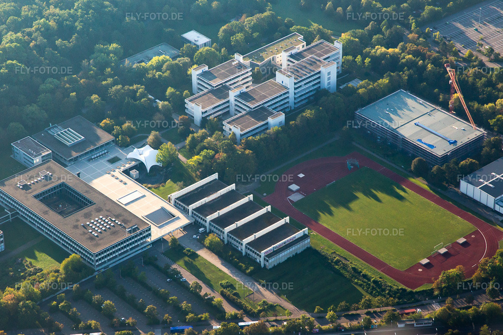 Luftbild: Sportplatz an der Hochschule für öffentliche Verwaltung und Finanzen Ludwigsburg im Ortsteil Eglosheim in Ludwigsburg im Bundesland Baden-Württemberg in Deutschland. Foto: IMG_138500.jpg vom 16.09.2023 durch Werner Riehm/FLY-FOTO.deWWW.HS-LUDWIGSBURG.DE