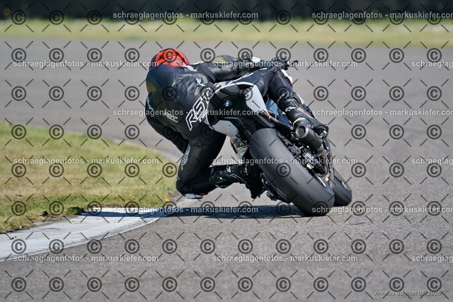 26BT01-0382 | markuskiefer.com - Realisiert mit Pictrs.com