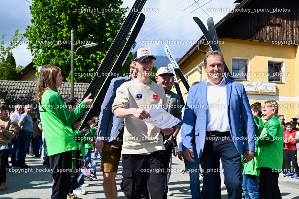 Empfang Daniel Tschofenig | Kärntner Landeshauptmann Stellvertreter Martin Gruber, Daniel Tschofenig, ürgermeister Hohenthurn Michael Schnabl, Kinder Empfangen Daniel Tschofenig, Empfang Daniel Tschofenig, Empfang Daniel Tschofenig am 10.05.2025 in Hohenthurn (Mehrzweckhaus Hohenthuurn), Austria, (Photo by Bernd Stefan)