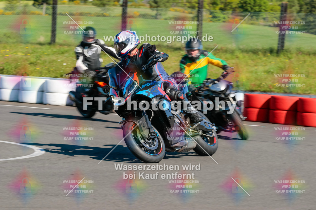 Moto-TeamOBK-21436 | Hier findet Ihr Bilder von Touristenfahrten auf der Nürburgring Nordschleife oder von anderen Veranstaltungen die ich besucht habe. Viel Spass beim Durch Schauen 