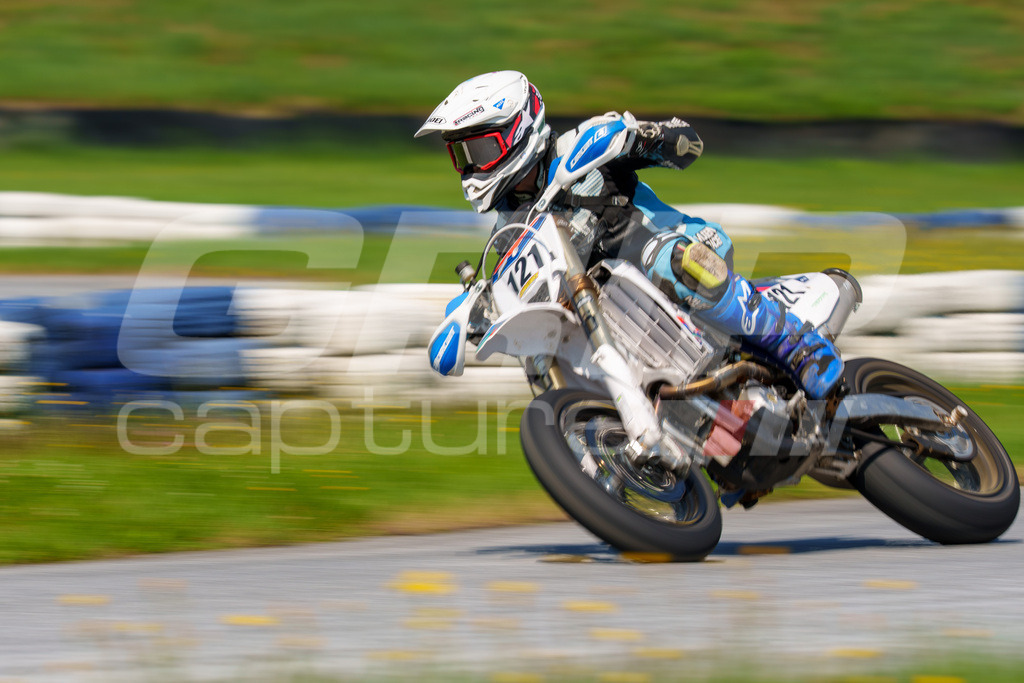 G-Cup + Supermoto Staatsmeisterschaft + Hungarian Supermoto Championship | GRIPcapture steht für authentische Sportfotografie in Österreich – für Momente, die mehr sind als Geschwindigkeit oder Ergebnis. Es geht um Emotion, Spannung, Fokus und den Augenblick, der oft nur einen Wimpernschlag dauert.Ob Motorsport, Teamsport oder 