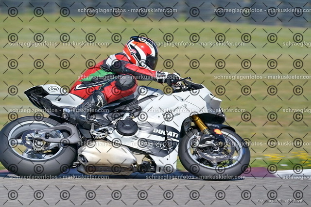 26BT02-0156 | markuskiefer.com - Realisiert mit Pictrs.com