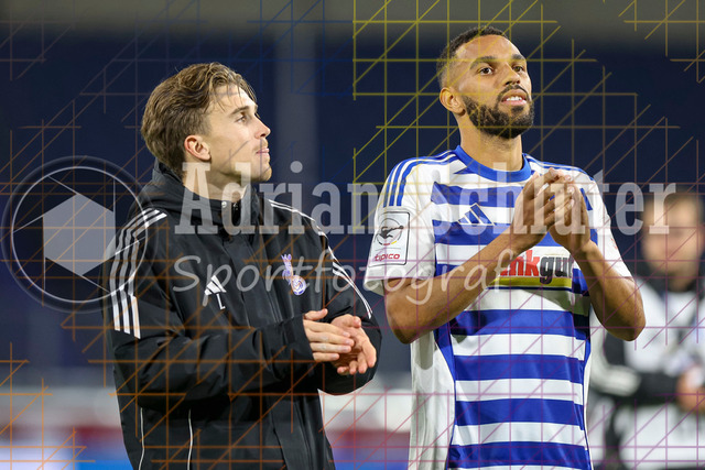 MSV Duisburg vs SV Waldhof Mannheim - 3. Liga | Duisburg, Deutschland, 07.11.25:   Patrick Sussek (MSV Duisburg) und Jesse Edem Tugbenyo (MSV Duisburg) Schlussjubel, jubelt nach dem Sieg waehrend des Spiels der 3. Liga MSV Duisburg vs SV Waldhof Mannheim in der schauinsland-reisen-arena(Foto von Brauer-Fotoagentur / Adrian Schlueter)