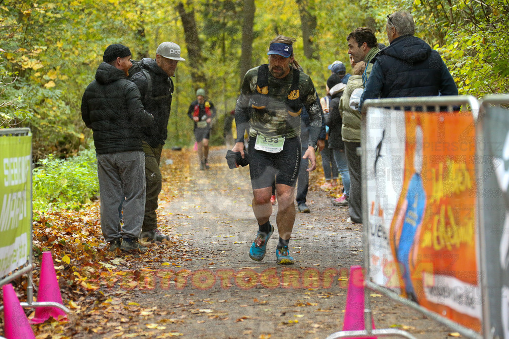 251026_1336_EX1_3735 | Sportfotografie im Rhein-Sieg Kreis, Köln, Bonn, NRW, Rheinland Pfalz, Hessen, etc. Unser Tätigkeitsfeld umfasst den Laufsport vom Volkslauf über den Marathon, Duathlon, Triathon bis zum Ultralauf wie Kölnpfad Ultra oder Schindertrail.