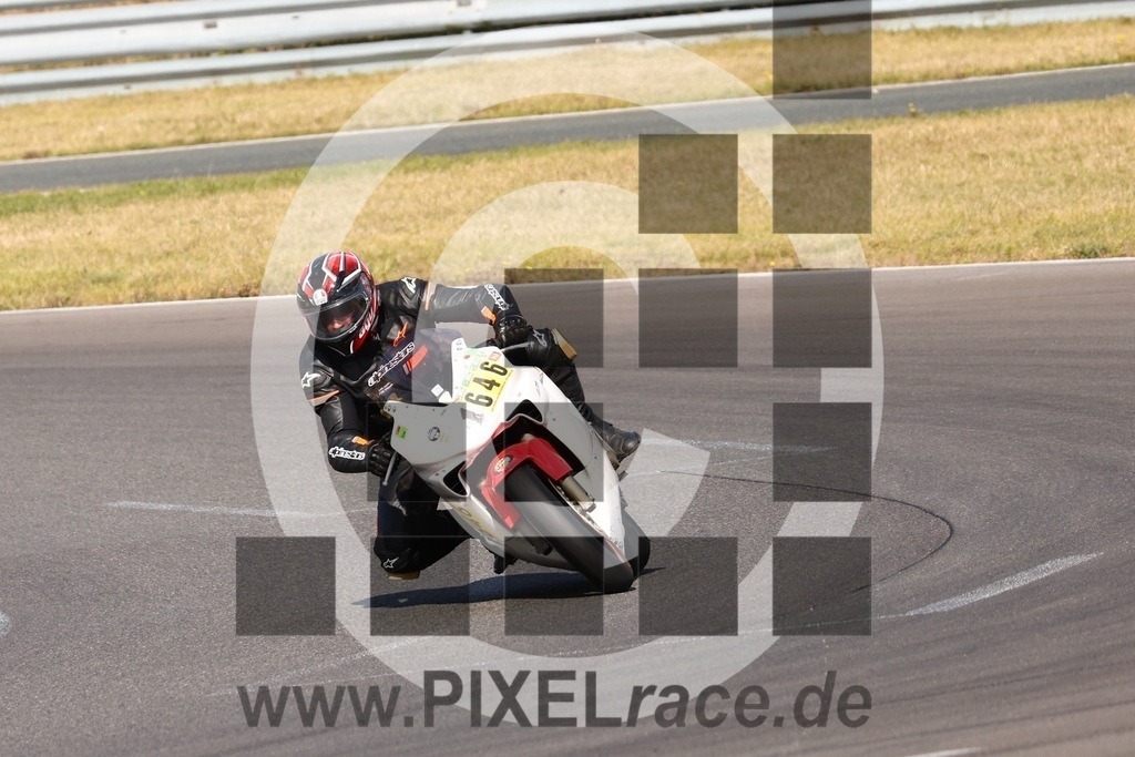 1646-20240914_05800 | Schöne Erinnerungen an spannende Momente - das festzuhalten ist unser Job. PIXELrace.de ist seit 2003 auf den Rennstrecken Europas unterwegs um die Action draußen beim Fahren und die wunderbare Stimmung imm Fahrerlager für euch einzufangen.