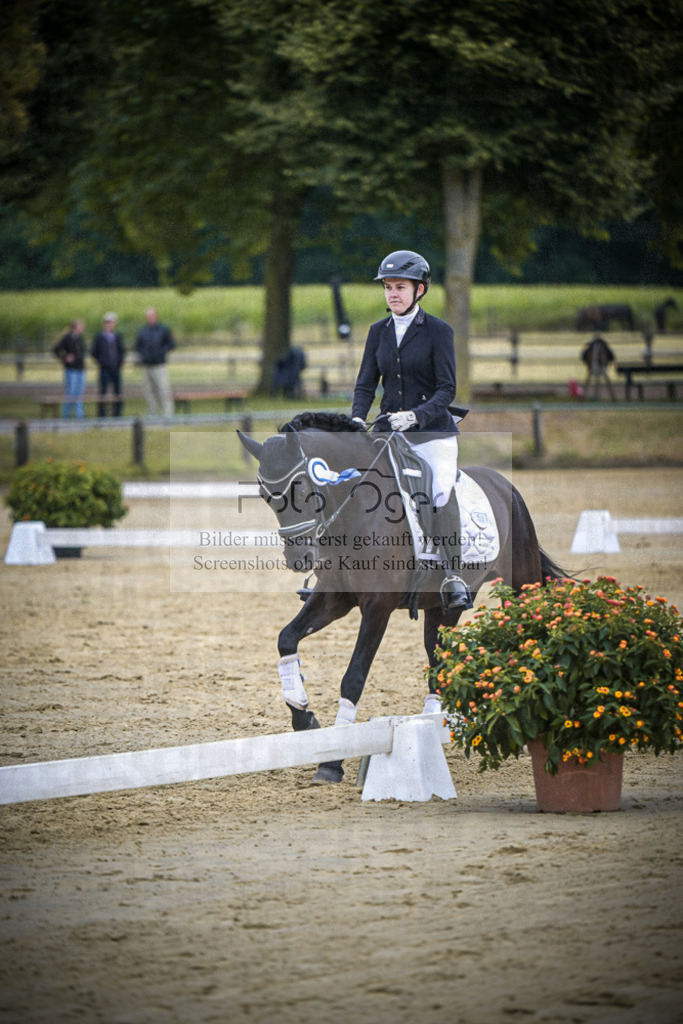 DOS_5093 | Entdecke hochwertige Reitturnierfotos von Foto Oger. Professionell, emotional und authentisch – jetzt Lieblingsmomente im Shop bestellen.Deutschlandweite Turnierfotografie. - Realisiert mit Pictrs.com
