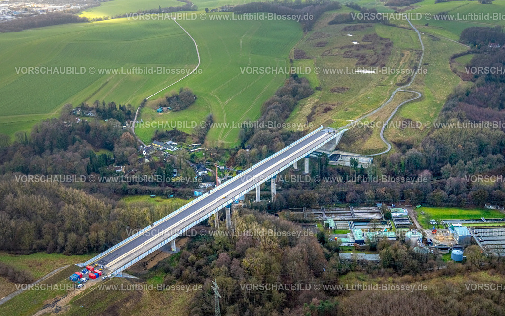 Heiligenhaus251201382 | Luftbild, Neubauabschnitt der Autobahn A44, Talbrücke Angerbach Teilstück, Kläranlage Heiligenhaus unter der Brücke, Wiesen und Felder, Heiligenhaus, Bergisches Land, Nordrhein-Westfalen, Deutschland
