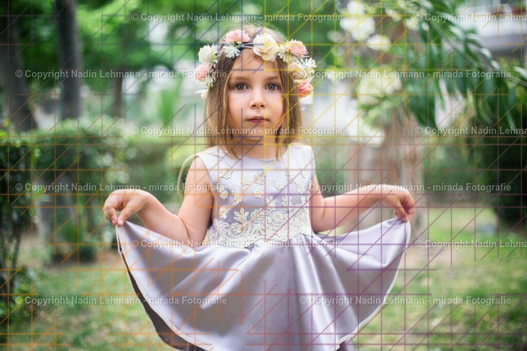 2-08-1025-683 | „Willkommen bei mirada Fotografie – Ihr Shop für professionelle Kindergarten- und Grundschulfotografie. Unvergessliche Erinnerungen für Kinder & Eltern. Jetzt entdecken!" - Realisiert mit Pictrs.com