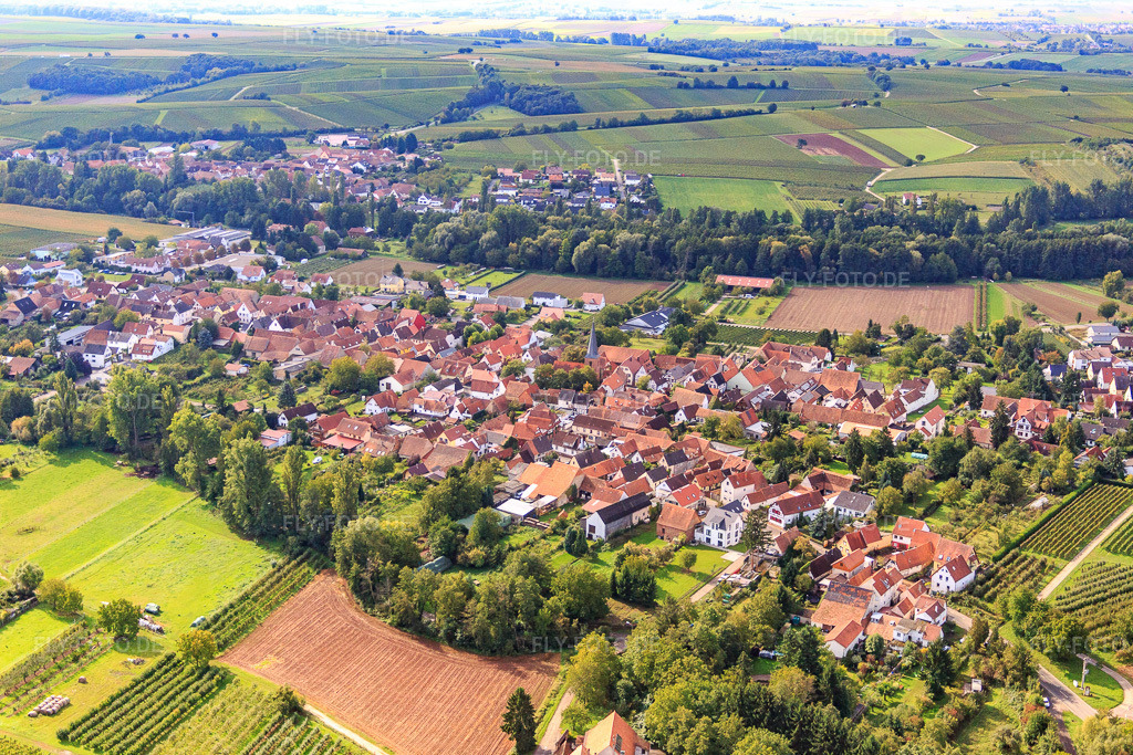 Luftbild: Ortsansicht aus Norden im Ortsteil Heuchelheim in Heuchelheim-Klingen im Bundesland Rheinland-Pfalz in Deutschland. Foto: IMG_072584.jpg vom 19.09.2014 durch Werner Riehm/FLY-FOTO.deAuflösung des Originals: 5472 x 3648 px
