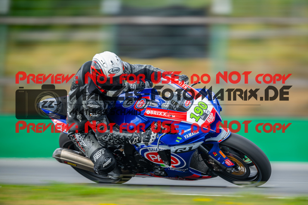 MaZZes-Fotomatrix-20260801-457563 | WEISS