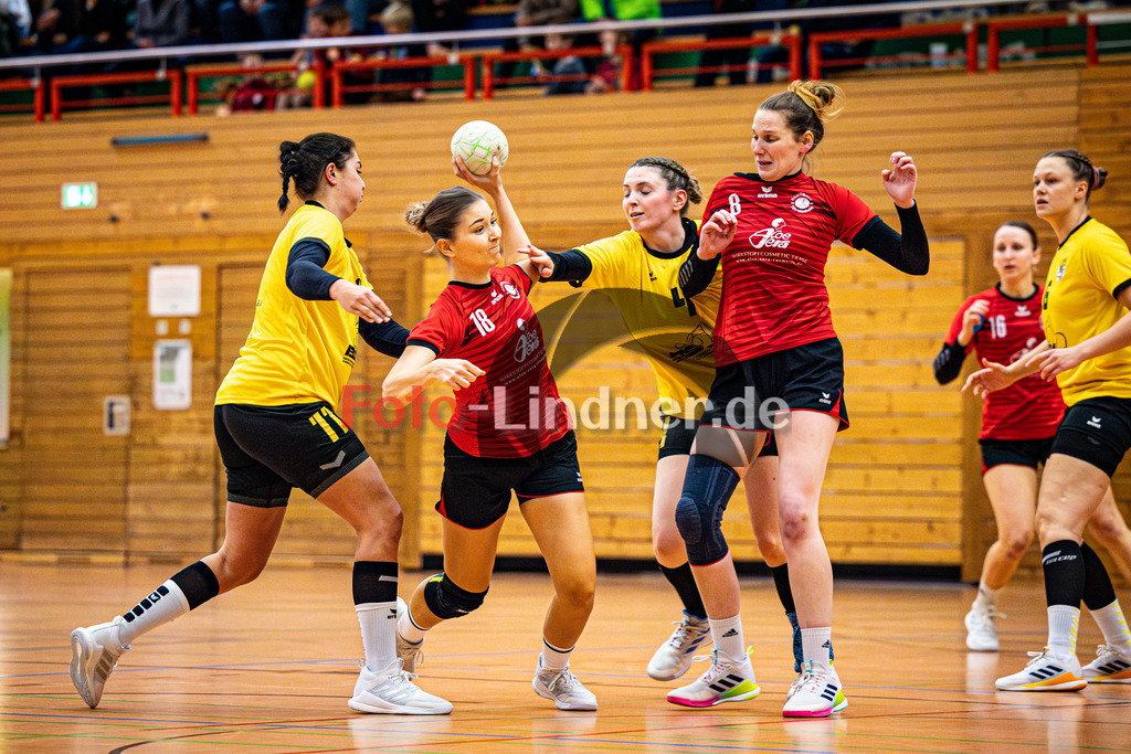 TSV Weiheim gegen TSV Ottobeuren | Bezirksoberliga Handball Frauen 2024/25, TSV Weiheim gegen TSV Ottobeuren, 20250118,Aileen HÄUBER (TSV Weilheim 18) in Aktion,2025-01-18 in Weilheim (Jahnhalle)Aileen HÄUBER (TSV Weilheim 18)Copyright: WolfgangxLindner foto-lindner.de