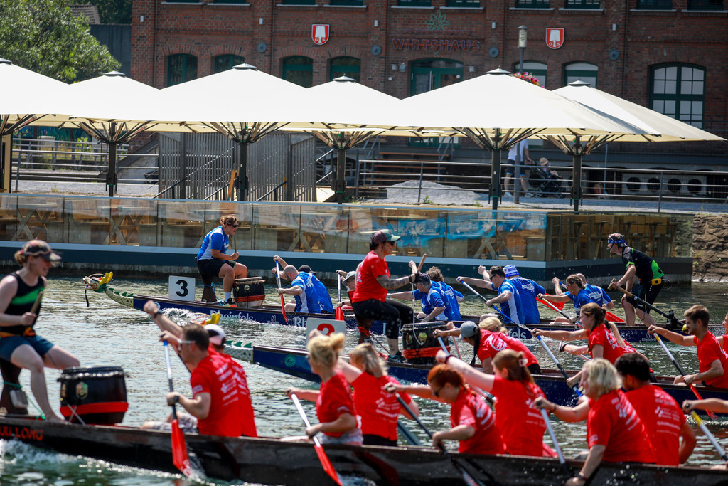 Drachenboot-Regatta_Duisburg140625_45 | Bildergalerie von Sport-Ereignissen aber auch von weiteren spannenden Dingen - nicht nur vom Niederrhein. In Anlehnung an den bekannten Spruch von Hanns Dieter Hüsch heißt das Motto: "Niederrhein ist überall".  - Realisiert mit Pictrs.com