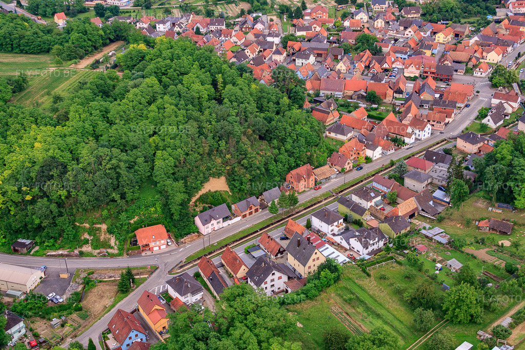 Luftbild: Rue du Kabach in Mothern im Bundesland Bas-Rhin in Frankreich. – Foto: IMG_28760.jpg vom 14.06.2010 durch Werner Riehm/FLY-FOTO.de – Auflösung des Originals: 4752 x 3168 px