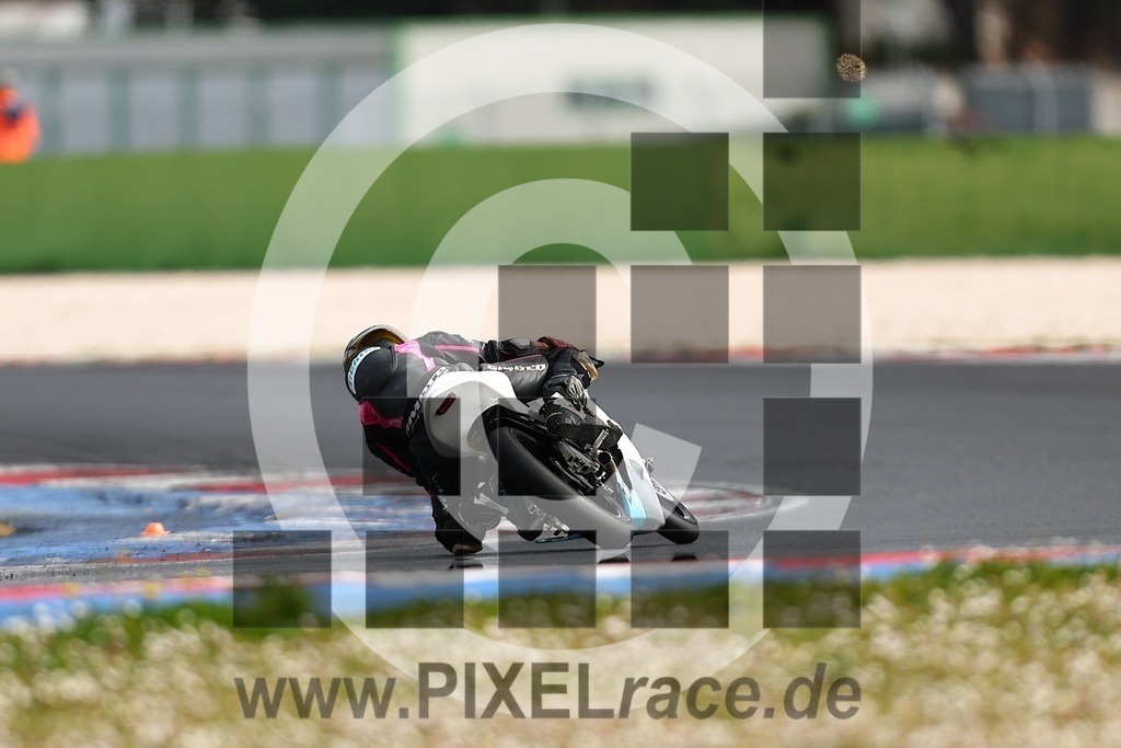 0081-20260331_01671 | Schöne Erinnerungen an spannende Momente - das festzuhalten ist unser Job. PIXELrace.de ist seit 2003 auf den Rennstrecken Europas unterwegs um die Action draußen beim Fahren und die wunderbare Stimmung imm Fahrerlager für euch einzufangen.