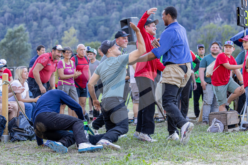 TESSINER2025_06_Gang_1712 | Die Schwinger des Schwyzer Kantonalen Schwingerverbandes: Fotos, die Dynamik und Leidenschaft festhalten, sowie emotionale Momente aus dem traditionellen Schwingsport zeigen. - Realisiert mit Pictrs.com