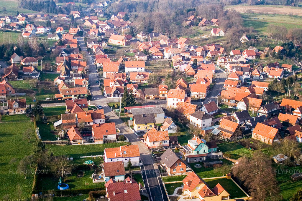 Aerial view: Village view in Lobsann in the state Bas-Rhin, France. – Photo: IMG_5119.jpg taken on 12/29/2006 by Werner Riehm/FLY-FOTO.com – Resolution of the original: 2978 x 1985 px