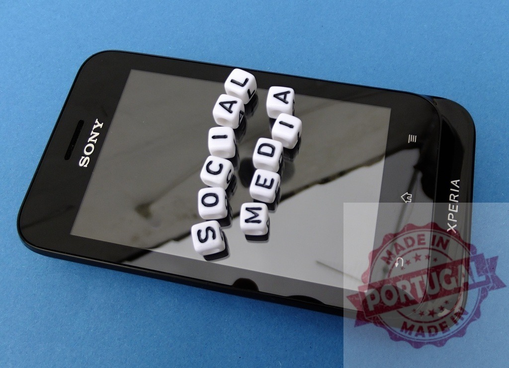 Sony Xperia smartphone displaying social media lettering beads | Social media lettering beads are displayed on a Sony Xperia smartphone on a blue background - Realized with Pictrs.com