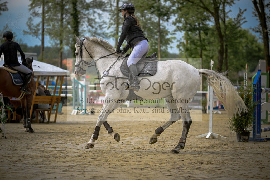 20240505-DOS_1647 | Entdecke hochwertige Reitturnierfotos von Foto Oger. Professionell, emotional und authentisch – jetzt Lieblingsmomente im Shop bestellen.Deutschlandweite Turnierfotografie. - Realisiert mit Pictrs.com