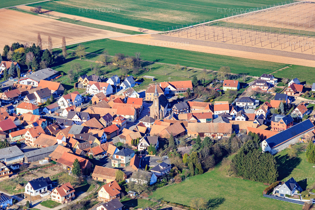 Aerial view: Église Saint-Pancrace in Bernolsheim in the state Bas-Rhin, France. – Photo: IMG_097642.jpg taken on 03/16/2017 by Werner Riehm/FLY-FOTO.com – Resolution of the original: 5420 x 3613 px