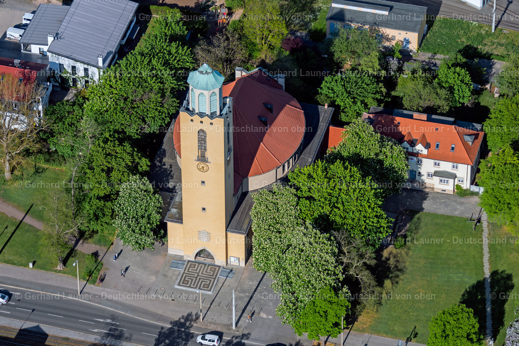 4025845 | ERFURT 06.05.2020 Kirchengebäude " Lutherkirche " der Evangelische Kirchengemeinde Martini-Luther im Ortsteil Andreasvorstadt in Erfurt im Bundesland Thüringen, Deutschland. Weiterführende Informationen bei: Evangelische Kirchengemeinde Martini-Luther. // Church building " Lutherkirche " in the district Andreasvorstadt in Erfurt in the state Thuringia, Germany. Further information at: Evangelische Kirchengemeinde Martini-Luther. Foto: Gerhard Launer
