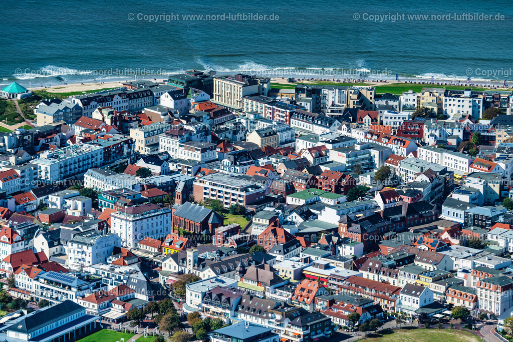Norderney_Stadtgebiet_Stadtzentrum_ELS_7738050923 | NORDERNEY 05.09.2023 Stadtzentrum im Innenstadtbereich auf der Insel Norderney im Bundesland Niedersachsen, Deutschland. // City center in the inner city area on the island of Norderney in the state of Lower Saxony, Germany. Foto: Martin Elsen