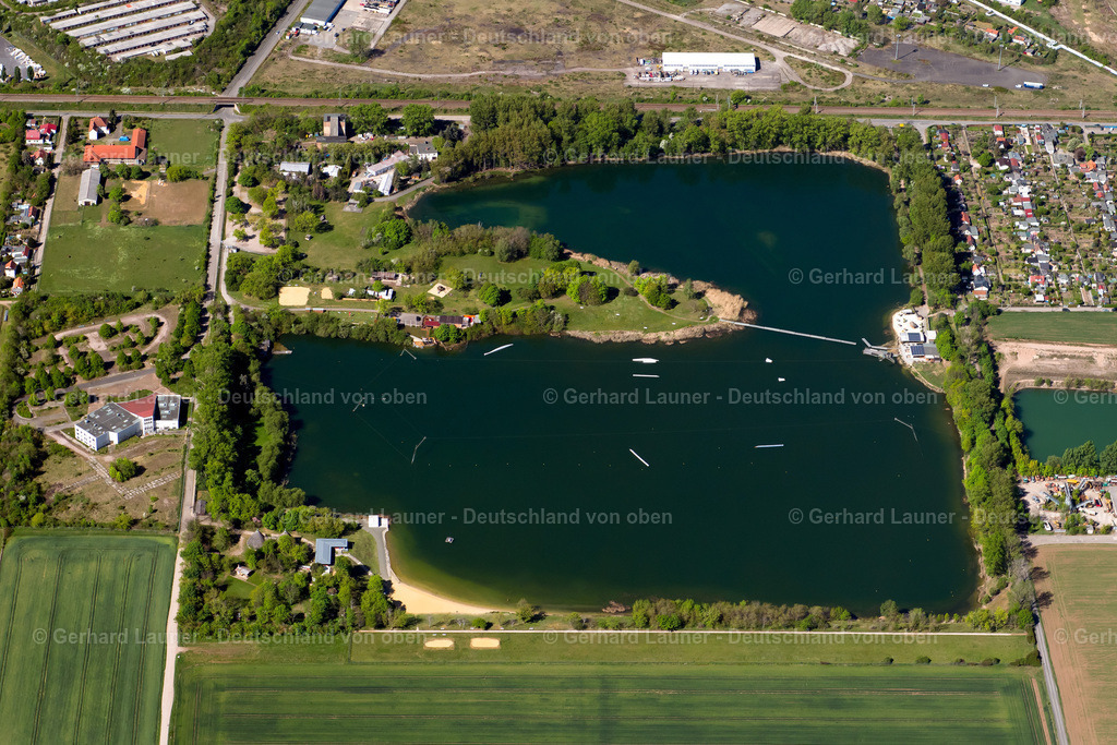 4026513 | ERFURT 07.05.2020 Uferbereiche am Sandstrand des Freizeit- und Erholungspark Nordstrand in Erfurt im Bundesland Thüringen, Deutschland. // Shore areas on the sandy beach of the recreational and recreational park Nordstrand in Erfurt in the state of Thuringia, Germany. Foto: Gerhard Launer