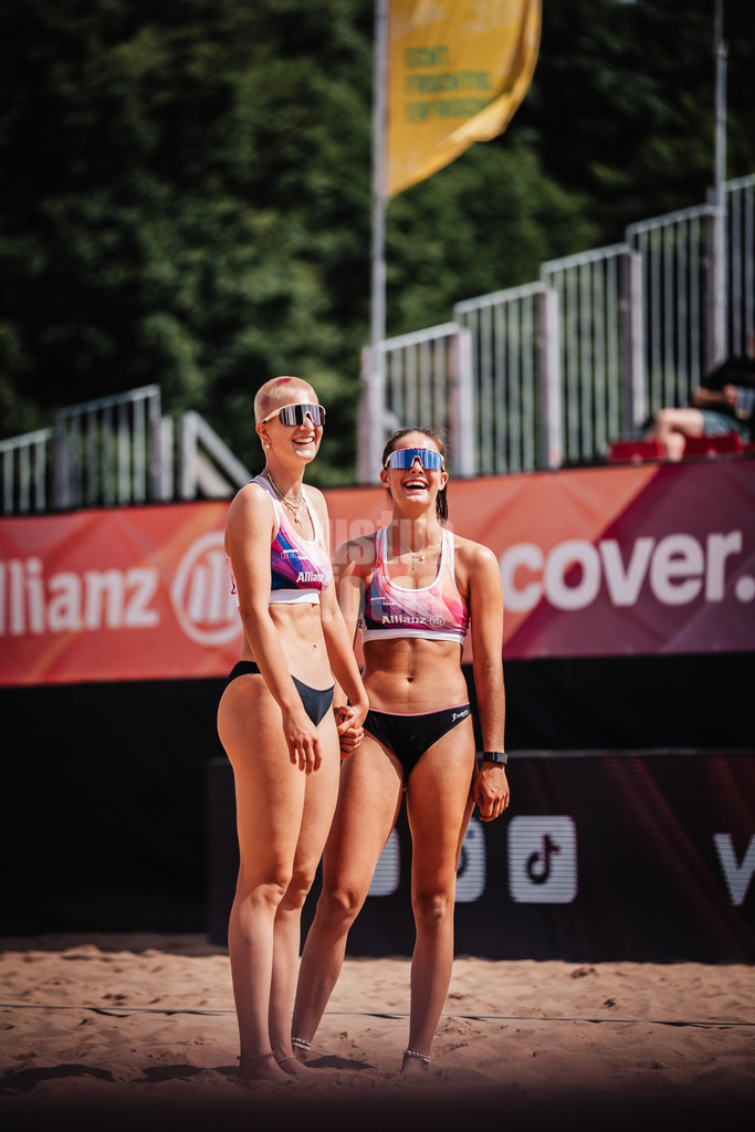 Beachvolleyball | Frauen | Allianz German Beach Tour 2025 | Tourstop München | 10.07.2025 | v.l. Mareet Maidhof und Sophia Neuss