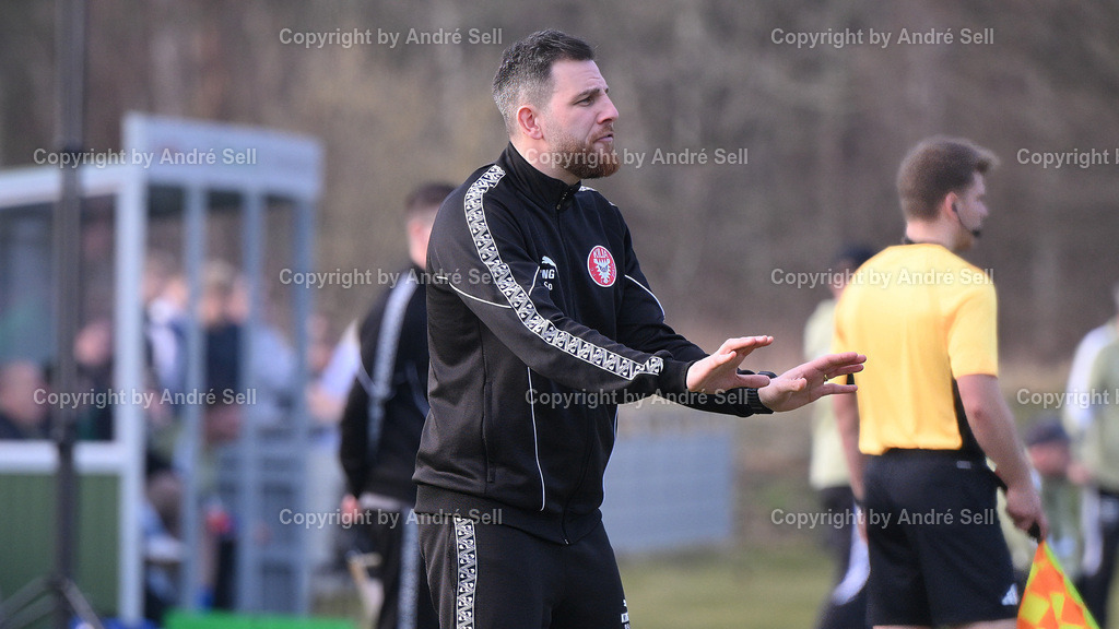PSV Neumünster vs FC Kilia Kiel | Trainer Nicola Soranno (Kilia) / Fußball-Oberliga Männer 2025/2026 / PSV Neumünster vs FC Kilia Kiel / PSV Stadion Platz A / Neumünster / 07.03.26 - Realisiert mit Pictrs.com