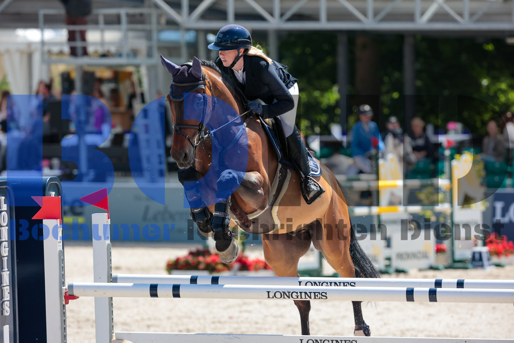 Longines Balve Optimum - Springen Samstag {date} -  | {headline}(Foto: Sebastian Sendlak / BOND) - Realisiert mit Pictrs.com