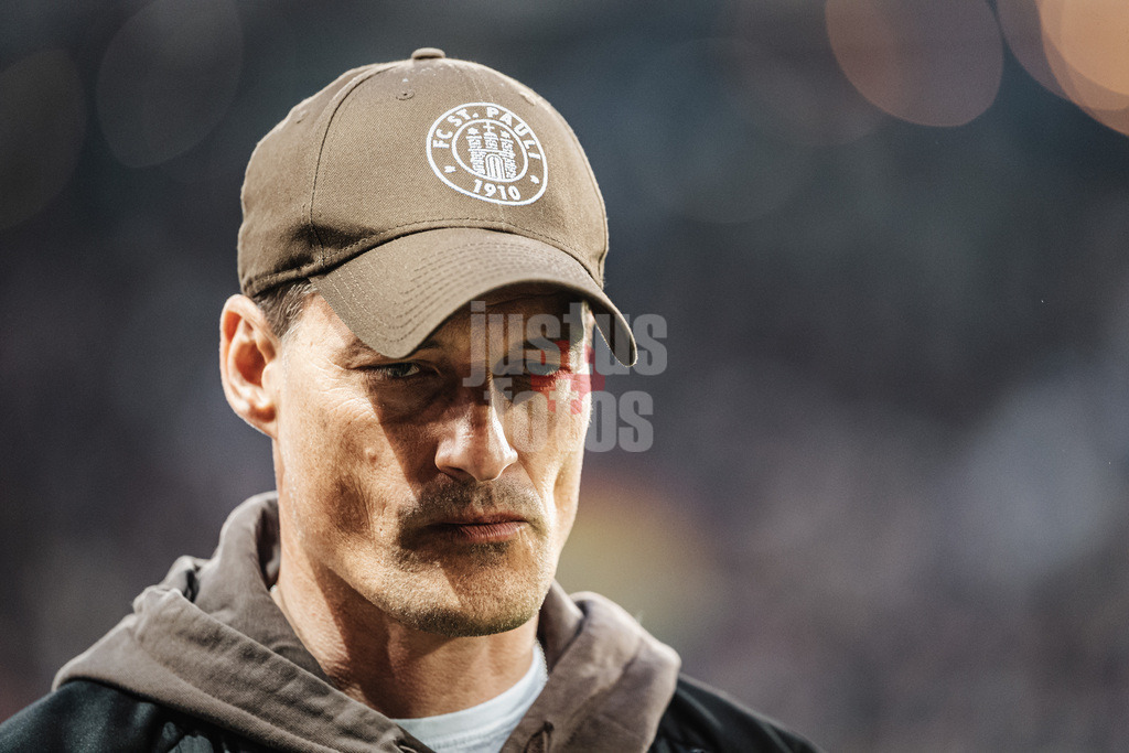 Fußball | Männer | Saison 2025/2026  | Fußball-Bundesliga | 30. Spieltag | FC St. Pauli vs. 1. FC Köln | 17.04.2026 | Alexander Blessin (Trainer, FC St. Pauli)