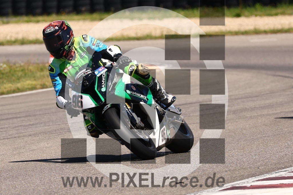0096-20260426_02564 | Schöne Erinnerungen an spannende Momente - das festzuhalten ist unser Job. PIXELrace.de ist seit 2003 auf den Rennstrecken Europas unterwegs um die Action draußen beim Fahren und die wunderbare Stimmung imm Fahrerlager für euch einzufangen.
