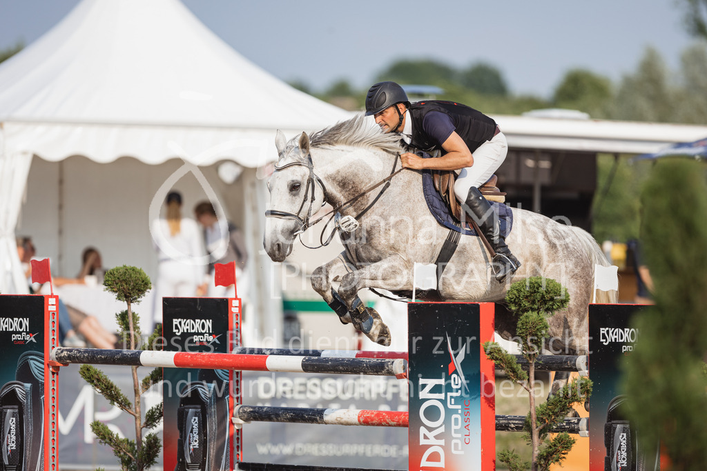 230624_PfSpTa_GroßerPreis-246 | Deine schönsten Turniermomente als professionelle Fotos! Entdecke hochwertige Pferdesport-Fotografie im Online-Shop. Jetzt Fotos finden & bestellen!