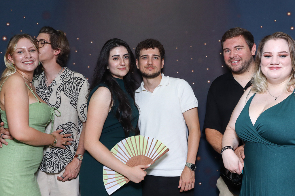 ZD260628112736-70 | Fotoshop von zweidimensional Fotografie. Ihr Fotograf im Aargau. Abzüge von Ihrem Fotobox Event bestellen.Abzüge von Ihrem Hochzeit bestellen.Abzüge von Ihrem Schulfotograf bestellen.