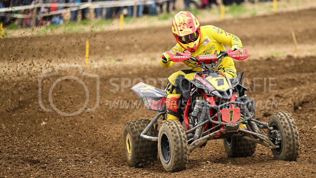 Motocross Schlatt bei Winterthur - 30. April 2023 | #1 Ferraz Joao aus Regensdorf (CH) auf Suzuki J Francing in der Kategorie Quad am Motocross Schlatt bei Winterthur, 30. April 2023. 
Instagram: @mx_schlatt | @mc_wila | @sam_schweiz
Bild: Sportfotografie Markus Aeschimann | www.markus-aeschimann.ch - Realisiert mit Pictrs.com