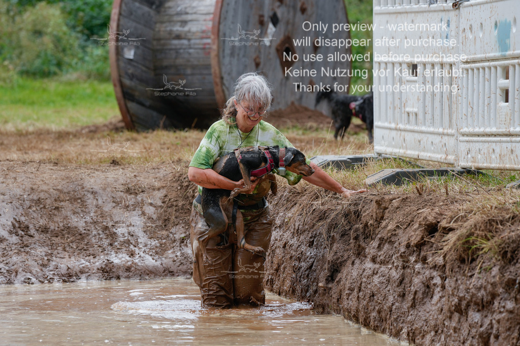 Schlamm_mit_Hund (410 von 460) | stephaniefillaphotographie - Realisiert mit Pictrs.com