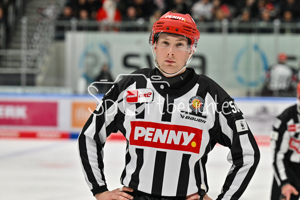 Augsburger Panther - Nürnberg Ice Tigers | Im Bild Linienrichter Yannik KOZIOL / Freisteller / Einzelfoto / DEL: Augsburger Panther - Nuernberg Ice Tigers, Curt Frenzel Stadion am 06.12.2024