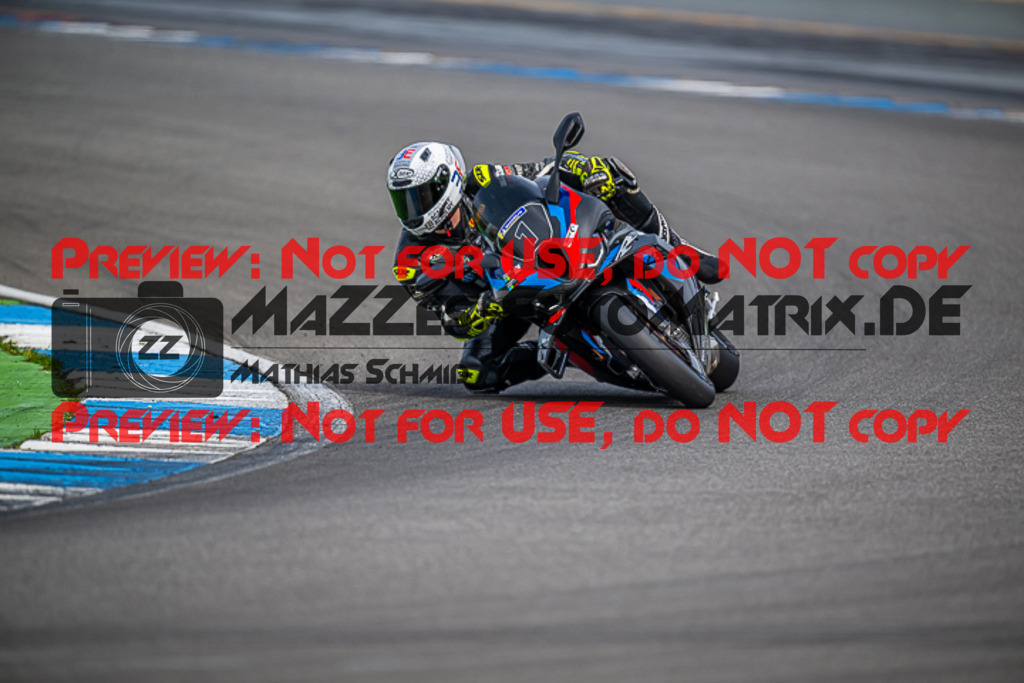 MaZZes_FotoMatrix_230410_6482 | WEISS