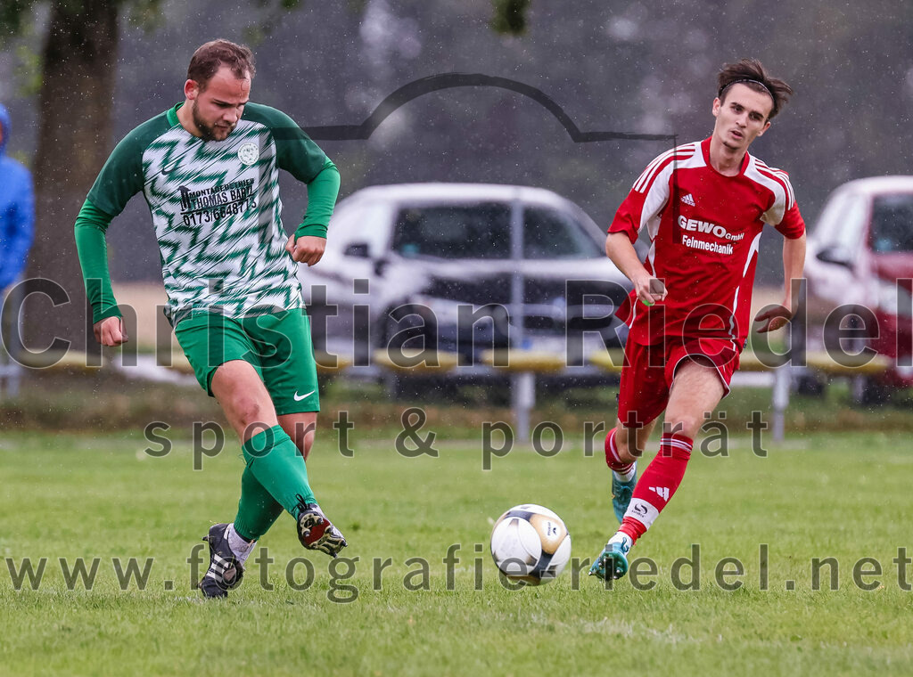 2023-08-06_025_SpVgg_Neuching_gegen_SG_Hoerlkofen-Woerth | Neuching, Deutschland, 06.08.2023:
Fußball, A-Klasse 2023 / 2024, 1. Spieltag, SpVgg Neuching gegen SG Hörlkofen/Wörth, Endergebnis: 0:0

Lucas Bertsch (SpVgg Neuching, #4), Luca Faltermaier (SG Hörlkofen/Wörth, #9)

Foto: Christian Riedel / fotografie-riedel.net