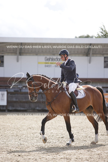 1J2A2998Andreas Erni_ Caloubet 6_ Kn092_ Havekost | Foto- und Videografie für alles rund ums Pferd. Hochwertige Bilder und Videos vom Spring- und Dressurreiten, Voltigieren & mehr. Jetzt aktuelle Veranstaltungen und Preise im Shop ansehen. - Realisiert mit Pictrs.com