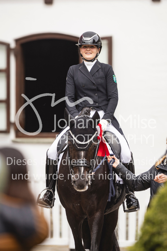 260412_Kronberg_S-Dressur-676 | Deine schönsten Turniermomente als professionelle Fotos! Entdecke hochwertige Pferdesport-Fotografie im Online-Shop. Jetzt Fotos finden & bestellen!