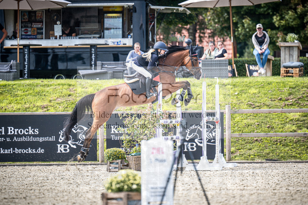 DOS_9360 | Entdecke hochwertige Reitturnierfotos von Foto Oger. Professionell, emotional und authentisch – jetzt Lieblingsmomente im Shop bestellen.Deutschlandweite Turnierfotografie. - Realisiert mit Pictrs.com