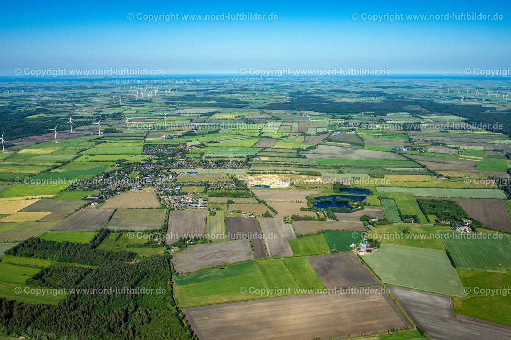 Ladelund_ELS_7715100623 | LADELUND 10.06.2023 Strukturen auf landwirtschaftlichen Feldern in Ladelund im Bundesland Schleswig-Holstein, Deutschland. // Structures on agricultural fields in Ladelund in the state Schleswig-Holstein, Germany. Foto: Martin Elsen