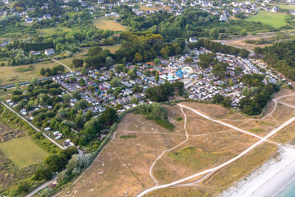 Aerial view: Campings Anwb, Yelloh village Camping La Plage in the district Penmarc'h-Kerity in Penmarch in the state Finistere, France.Photo: IMG_132637.jpg taken on 06/17/2022 by Werner Riehm/FLY-FOTO.comResolution of the original: 5472 x 3648 pxCamping Penmarc'h 4 étoiles en Finistère | La Plage