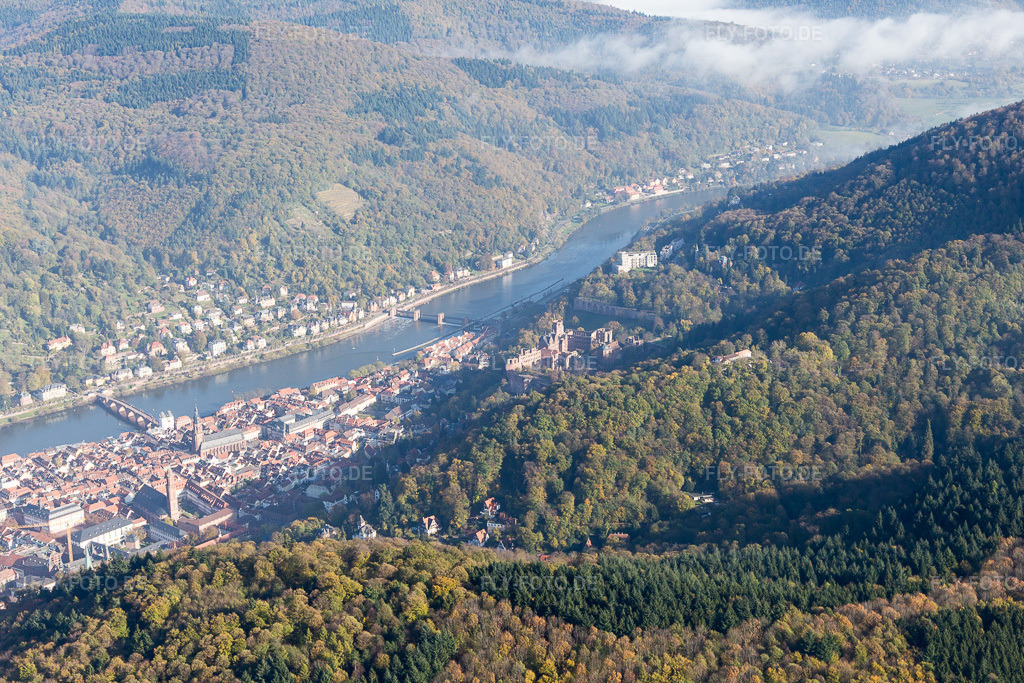 Luftbild: Altstadt, Alte Brücke über den Neckar, Schloß im Ortsteil Kernaltstadt in Heidelberg im Bundesland Baden-Württemberg in Deutschland. Foto: IMG_104181.jpg vom 31.10.2017 durch Werner Riehm/FLY-FOTO.de