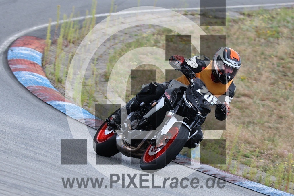 0020-20240805_03424 | Schöne Erinnerungen an spannende Momente - das festzuhalten ist unser Job. PIXELrace.de ist seit 2003 auf den Rennstrecken Europas unterwegs um die Action draußen beim Fahren und die wunderbare Stimmung imm Fahrerlager für euch einzufangen.
